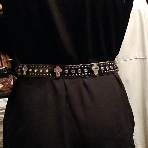 Nocona Interchangeable Buckle Cross Conchos Belt - Picture 4 of 16